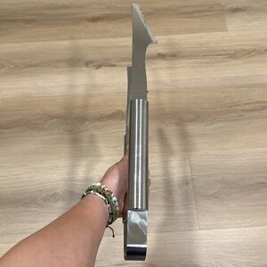 🍗 Cuisinart BBQ Tongs. Practically new.